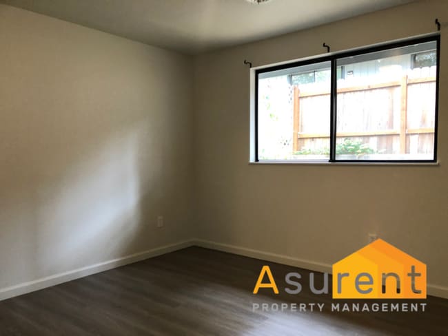 Building Photo - $200 off first months rent. Fully Remodele...