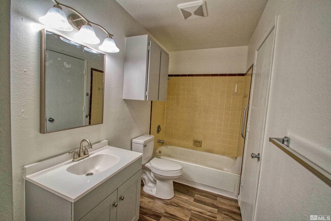 Building Photo - 380 Jill Ct