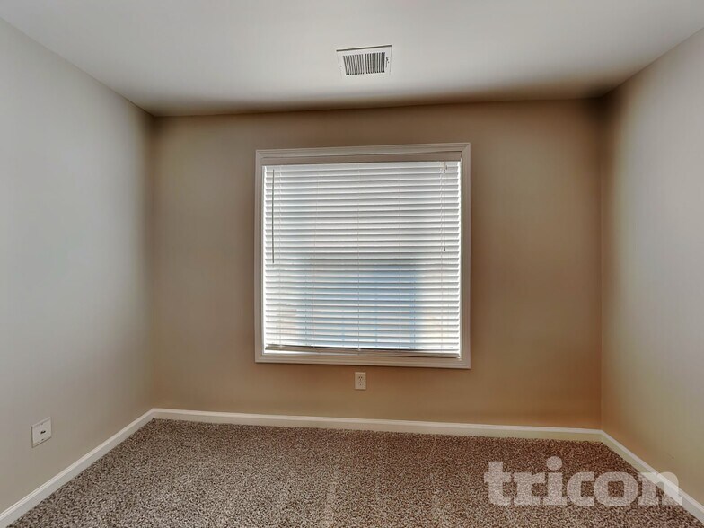 Building Photo - 310 Victory Commons Overlook