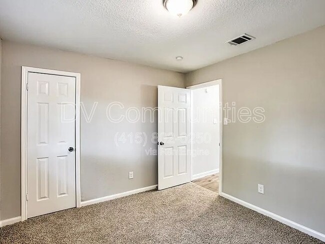 Building Photo - 7911 Battleoak Dr