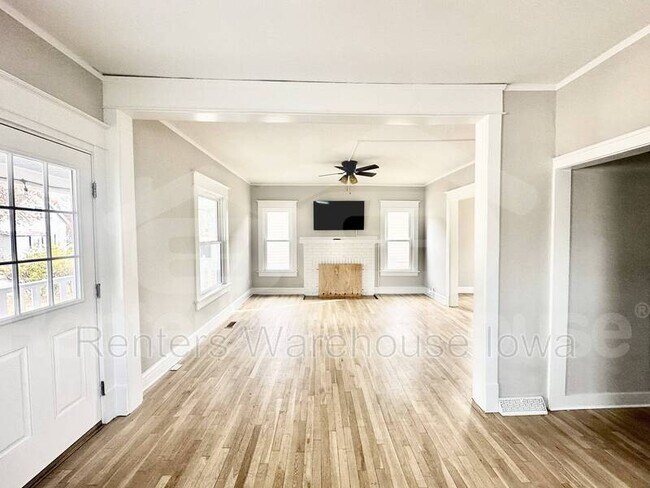 Building Photo - 3114 School St