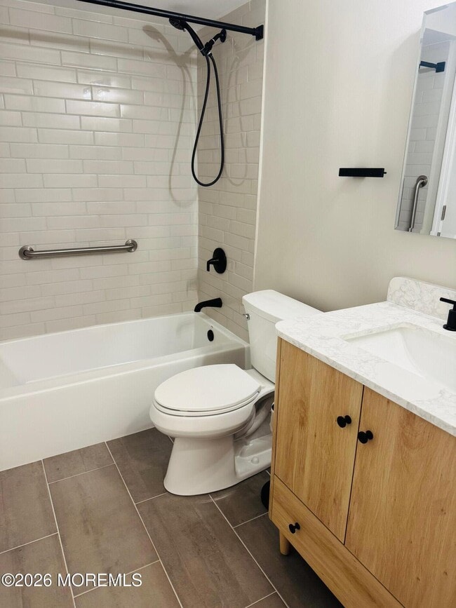 Building Photo - 604 Wellington Pl