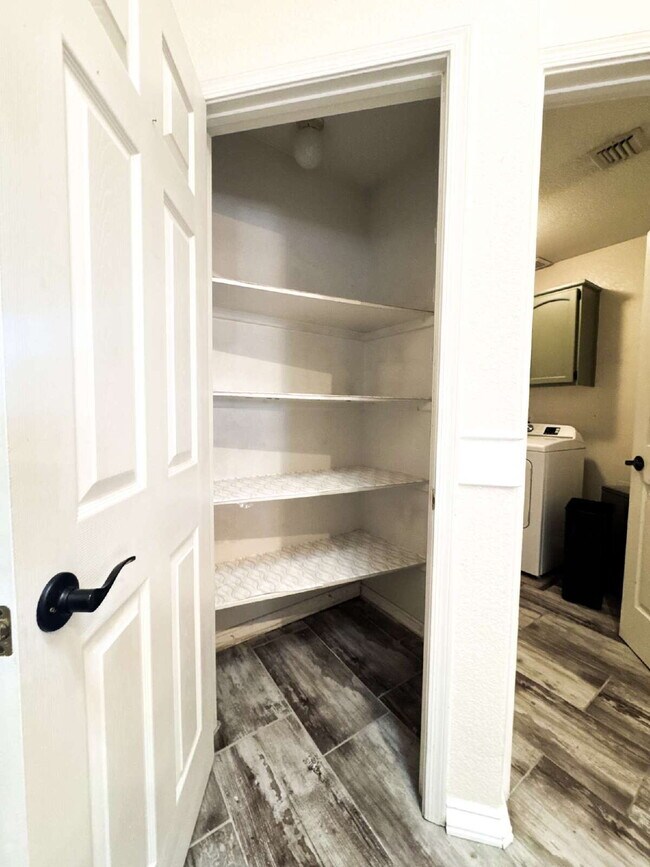 Building Photo - “Spacious 4-Bedroom, 2-Bathroom Home with Pool in Tamarack”