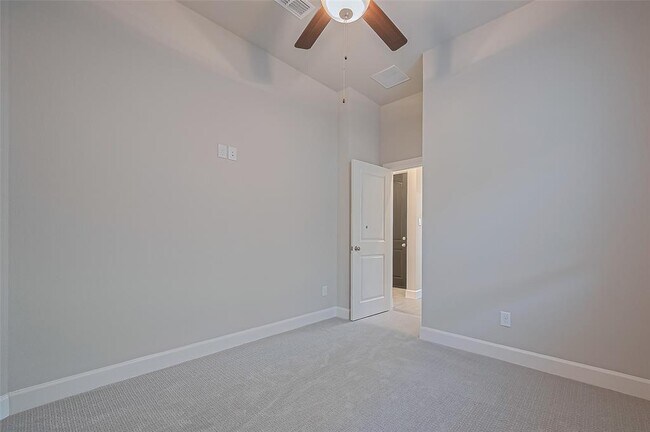 Building Photo - 231 Amaranth Wy