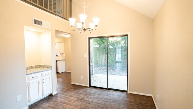 Building Photo - 17 Regency Ln