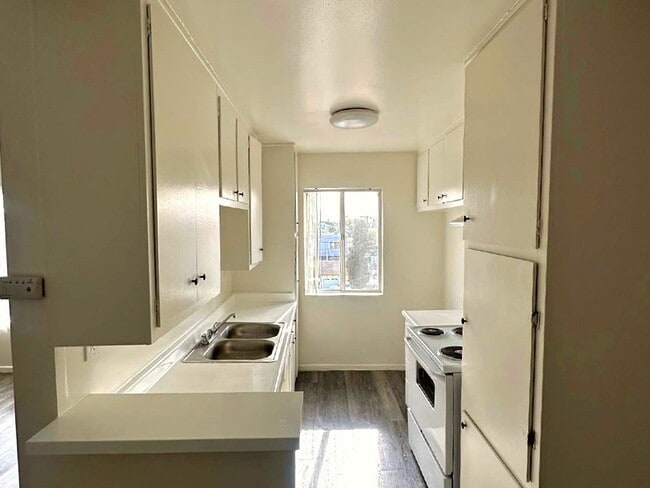 Building Photo - 915 N Wilton Pl