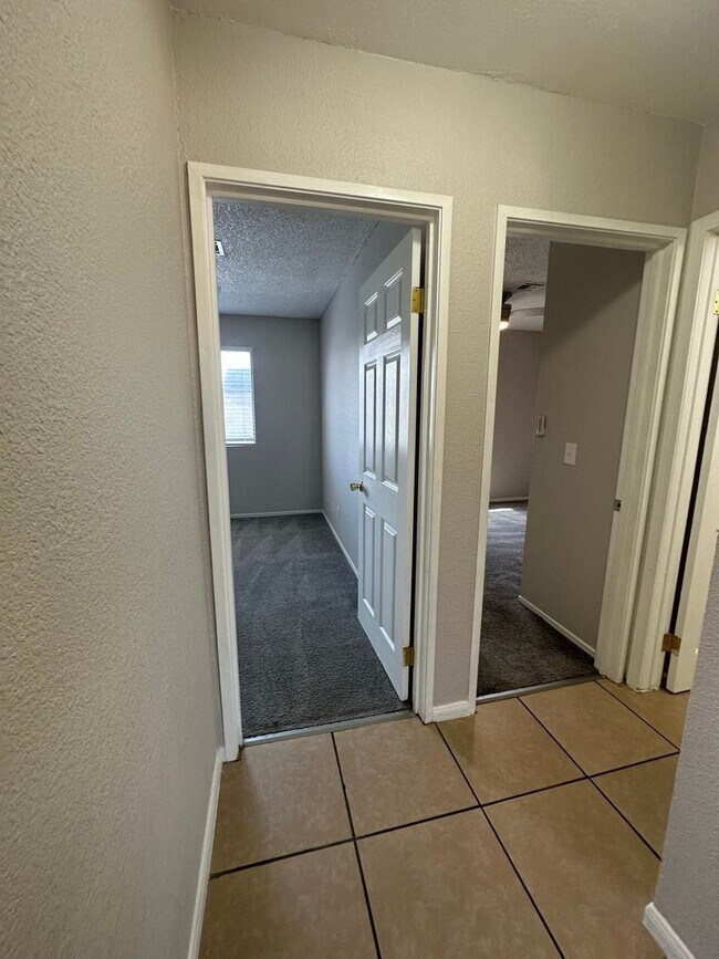 Building Photo - Two Bedroom/One Bathroom