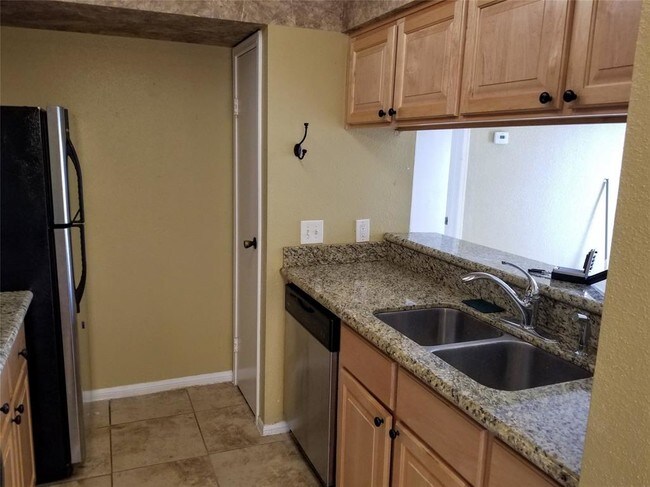 Building Photo - 18617 Egret Bay Blvd