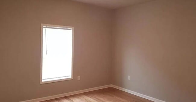 Building Photo - 3 Bedroom Downtown!