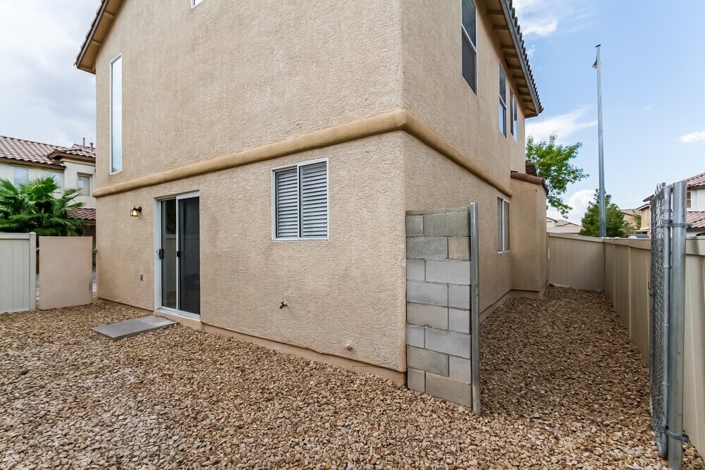 Building Photo - 6015 Ambleshire Ave