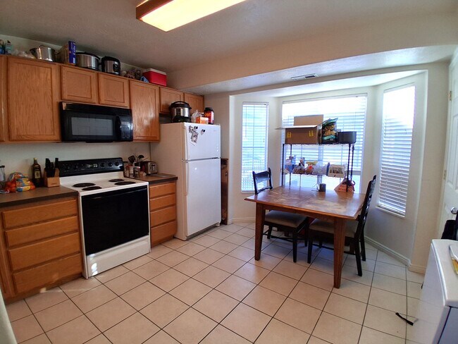 Building Photo - 879 E 350 N