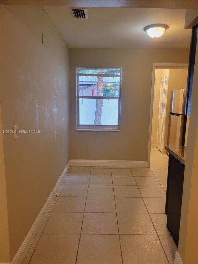 Building Photo - 2504 NW 9th Ln