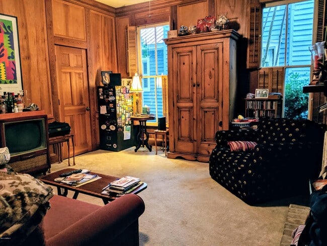 Building Photo - 506 Craven St