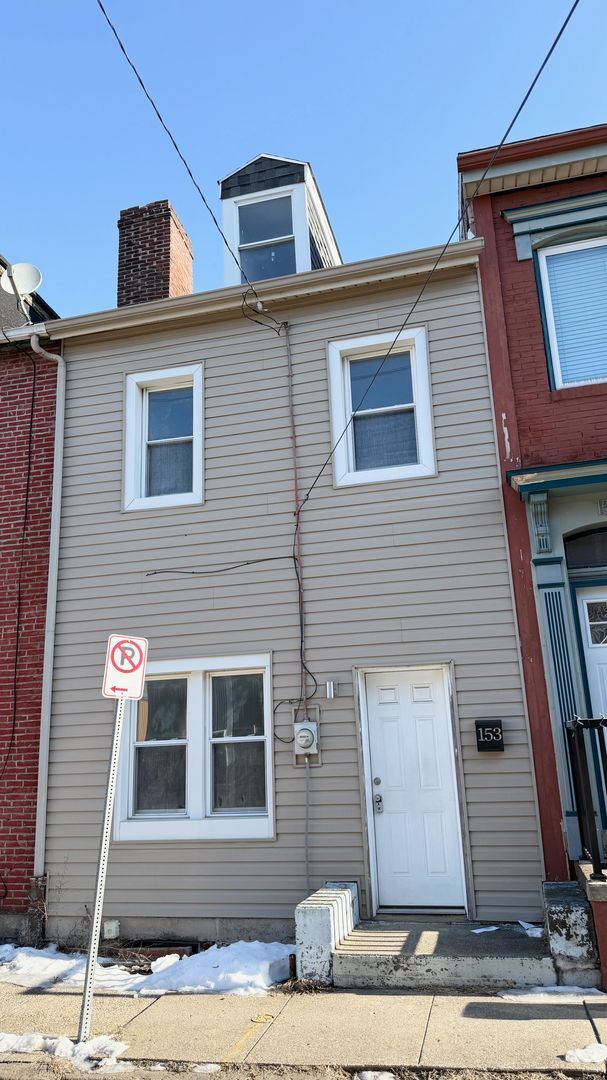 Building Photo - Spacious Townhome in Lawrenceville for Rent- Hardwood Floors and Large Backyard!