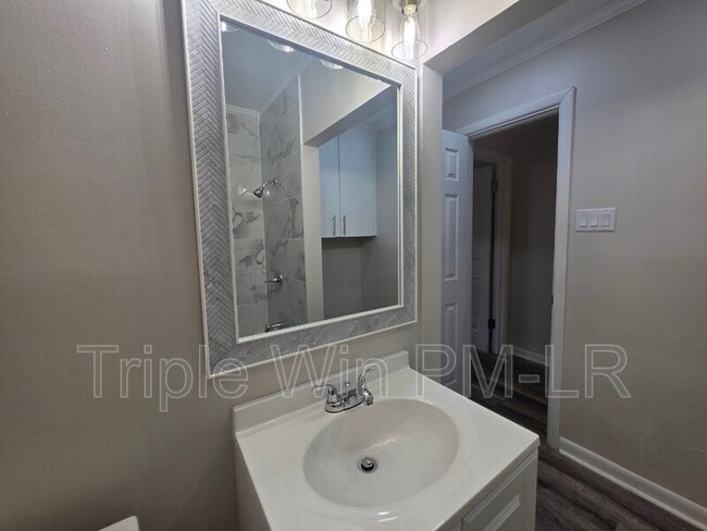 Building Photo - 608 W Martin St