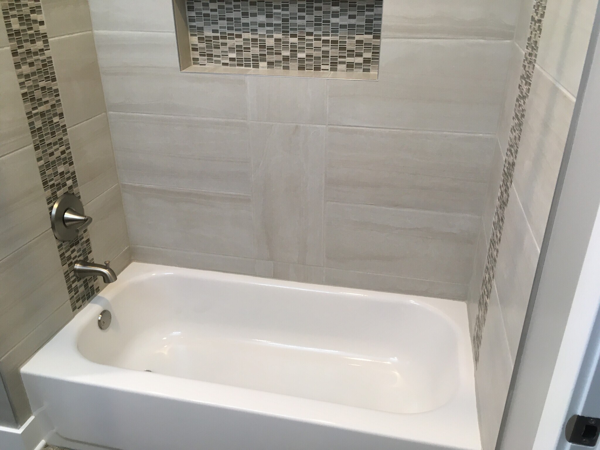 tile bath tub - 1601 Niles Ave