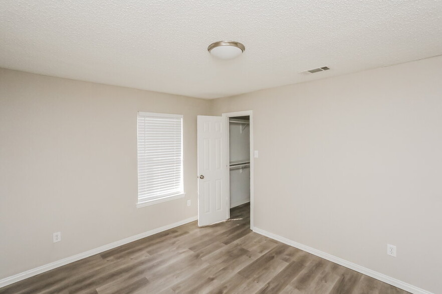 Building Photo - 1809 Clayton Dr