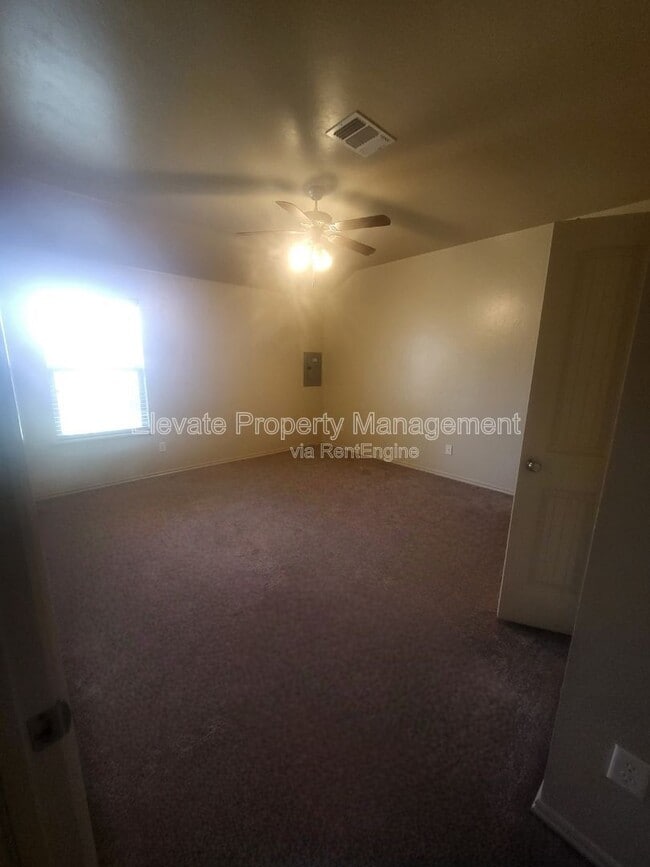 Building Photo - 924 West Prairie Wind Way