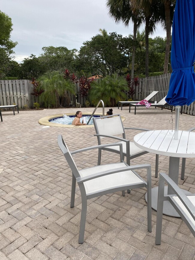 Building Photo - 5790 Fox Hollow Dr