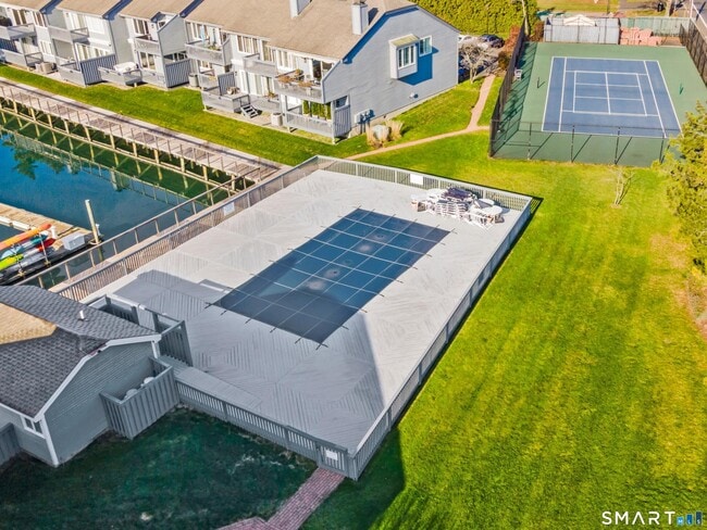 Building Photo - 1 Island Dr