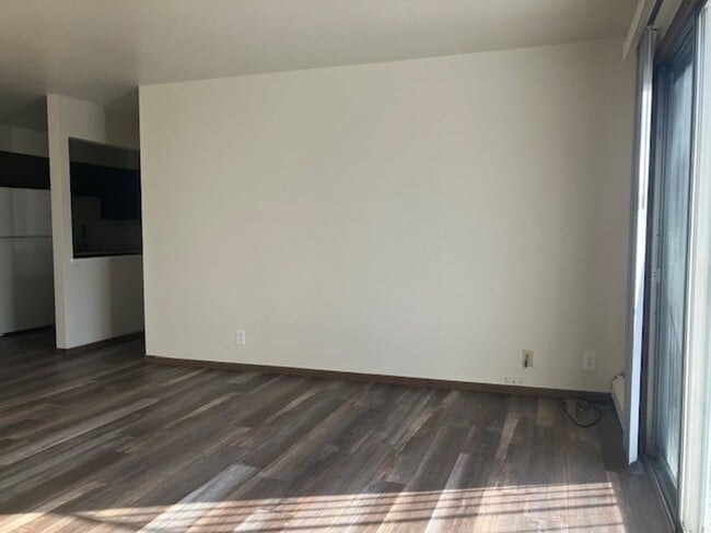 Building Photo - 112 S Wisconsin St