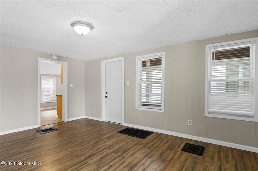 Livingroom - 57 Montcalm St