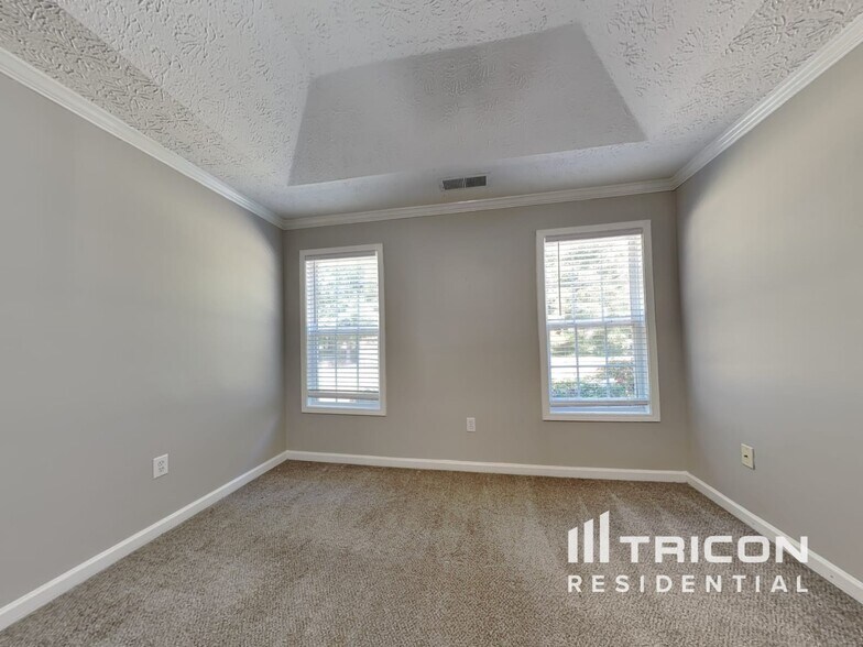 Building Photo - 714 Manor Ridge Dr