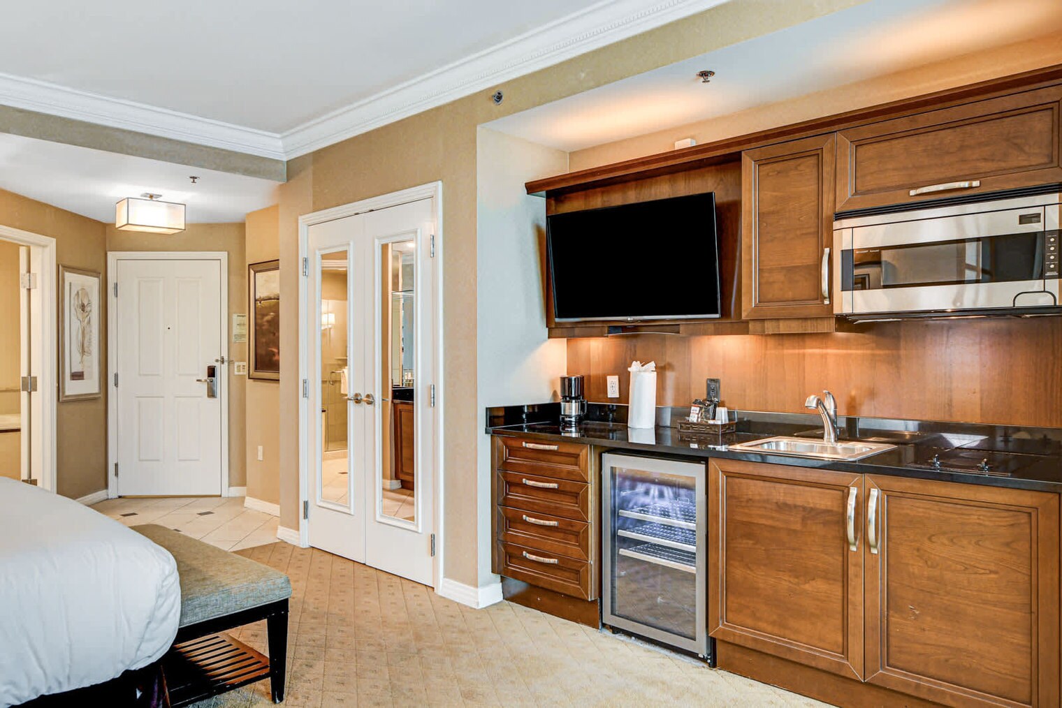 Building Photo - 135 E Harmon Ave