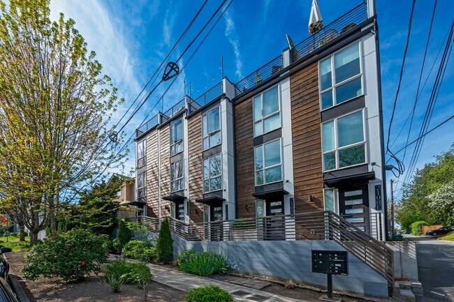 Building Photo - Modern 2BR End-Unit Townhome with Two Rooftop Decks