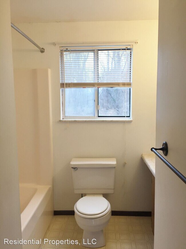 Building Photo - 2 br, 1 bath House - 118 Locust Ridge Drive