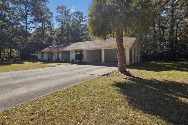 Building Photo - MOVE-IN READY! (Pet Friendly)
