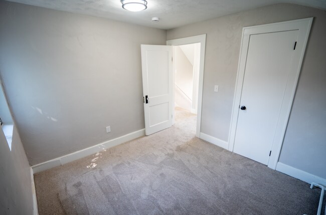 Building Photo - 5407 Halchess St