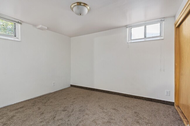 Building Photo - 3156 S Metropolitan Way