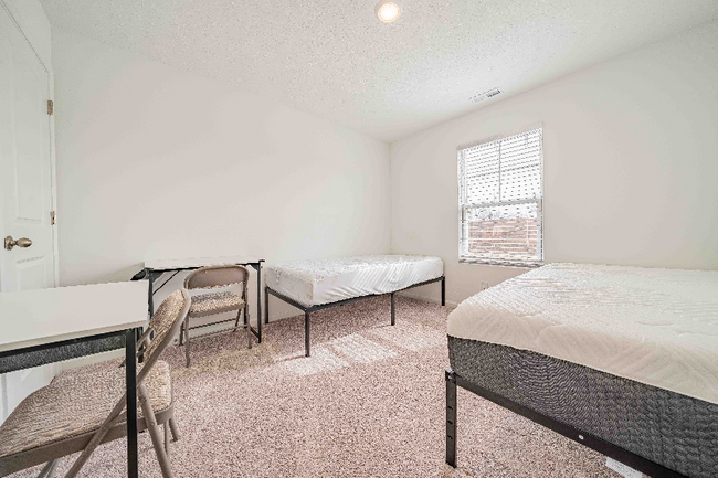 Building Photo - 824 Oyster Bay Dr