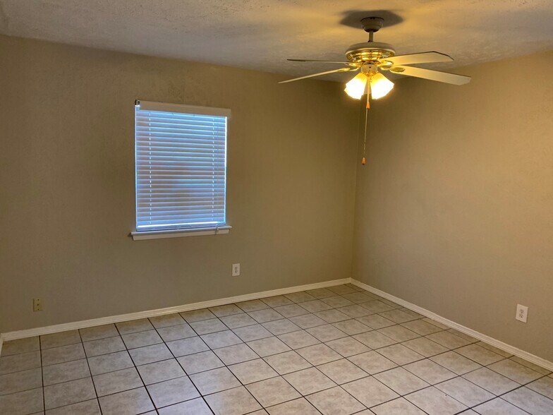 Building Photo - 603 Freestone Dr