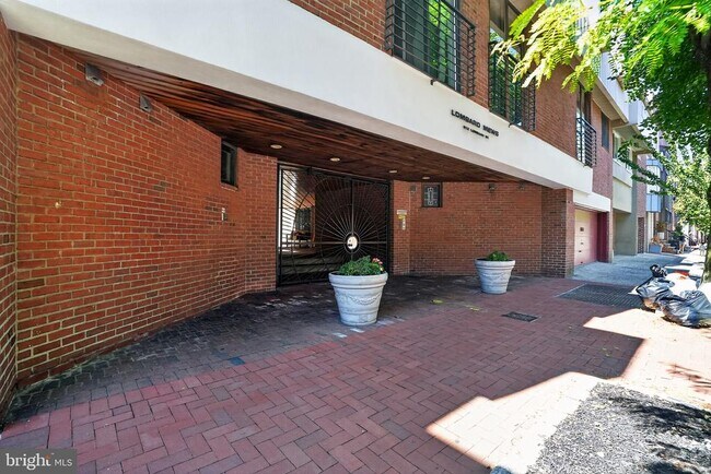 Building Photo - 812 Lombard St