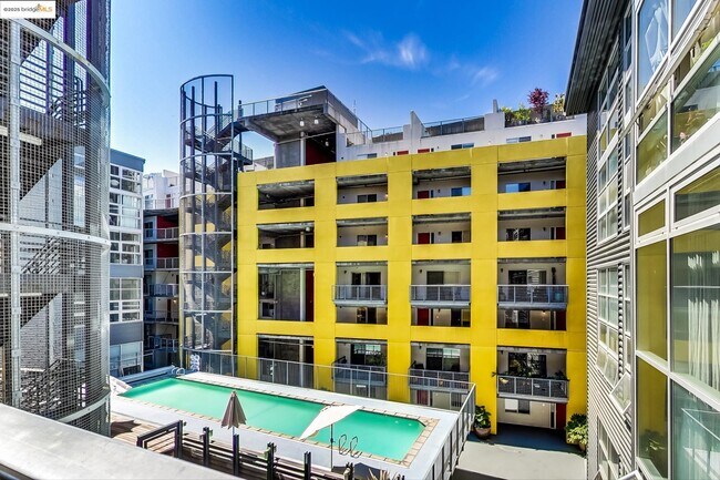 Building Photo - 311 Oak St