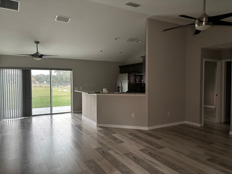 Building Photo - 15725 SE 97th Ave