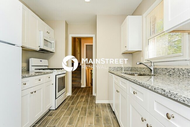 Building Photo - 4 Bedroom Pet-Friendly Home in RIVERDALE, GA with Main Street Renewal