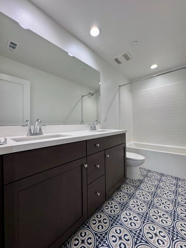 Building Photo - Spacious 4 Bedroom Home for Lease in Winch...