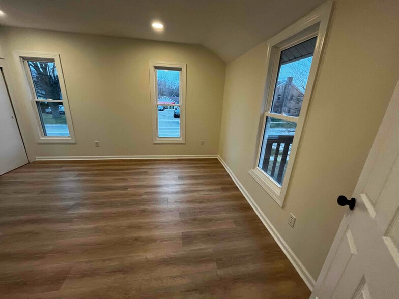 Building Photo - 529 E Grand River Ave