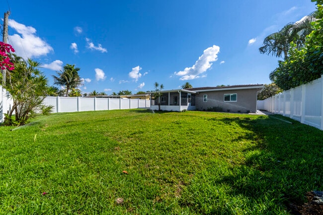 Building Photo - 2001 NE 17th Way