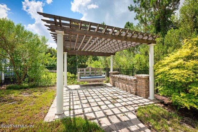 Building Photo - 305 Seahill Dr