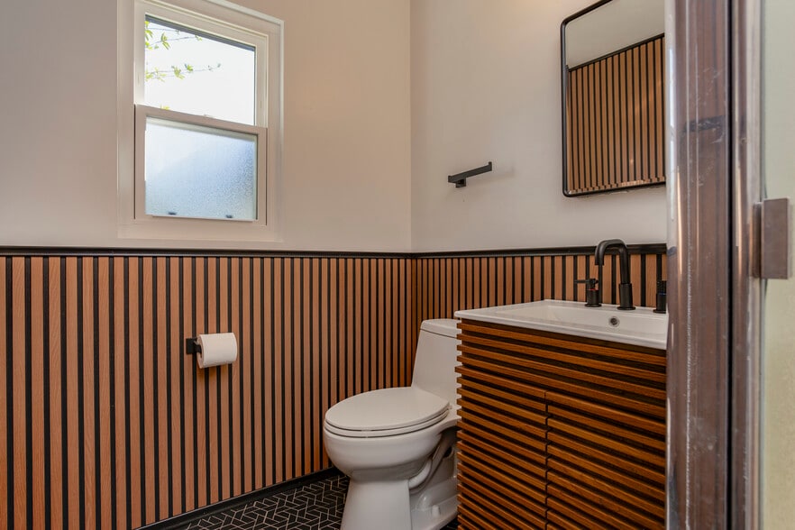 Building Photo - 634 Tarento Dr