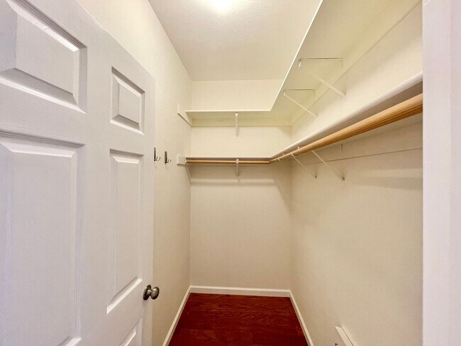 Building Photo - 2BD/2BA Spacious Crocker Amazon Condo, Gat...