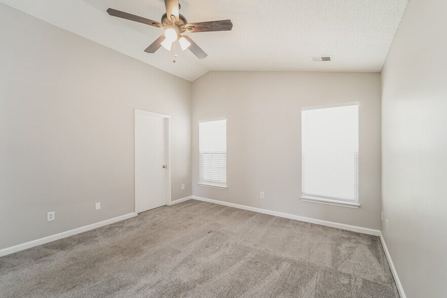 Building Photo - 2070 Chapel Creek Rd