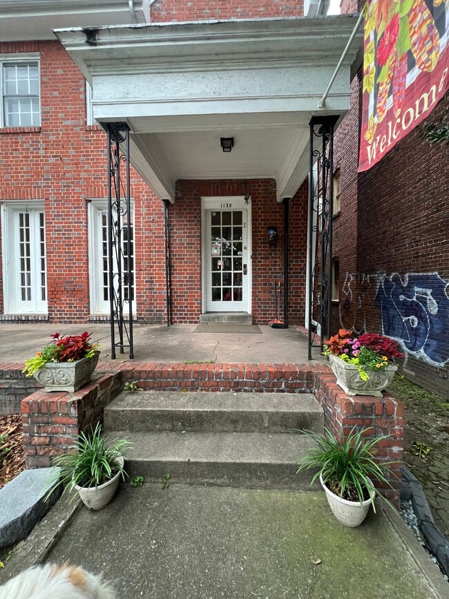 Building Photo - 1130 W Grace St