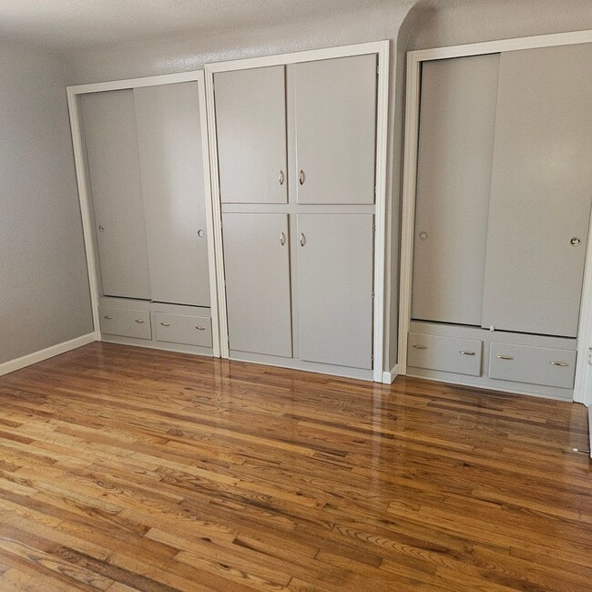 Building Photo - 2 Bedroom 1 Bath Home Recently Renovated