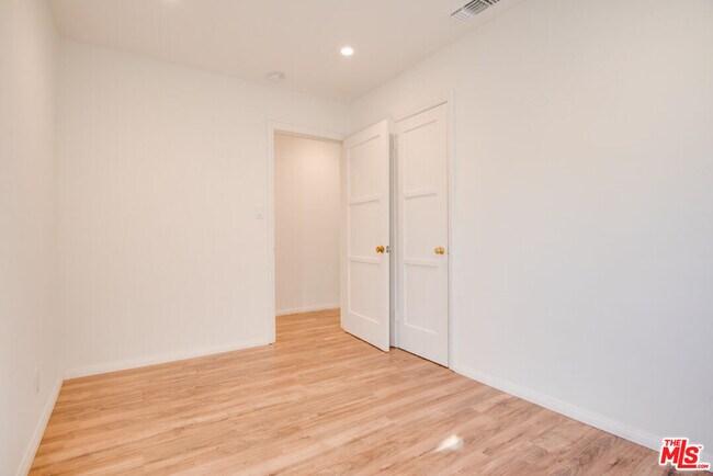 Building Photo - 4053 Verdugo Rd