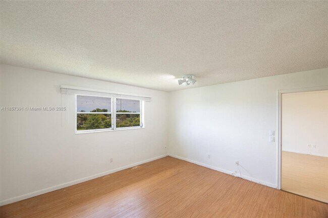 Building Photo - 2471 SW 82nd Ave